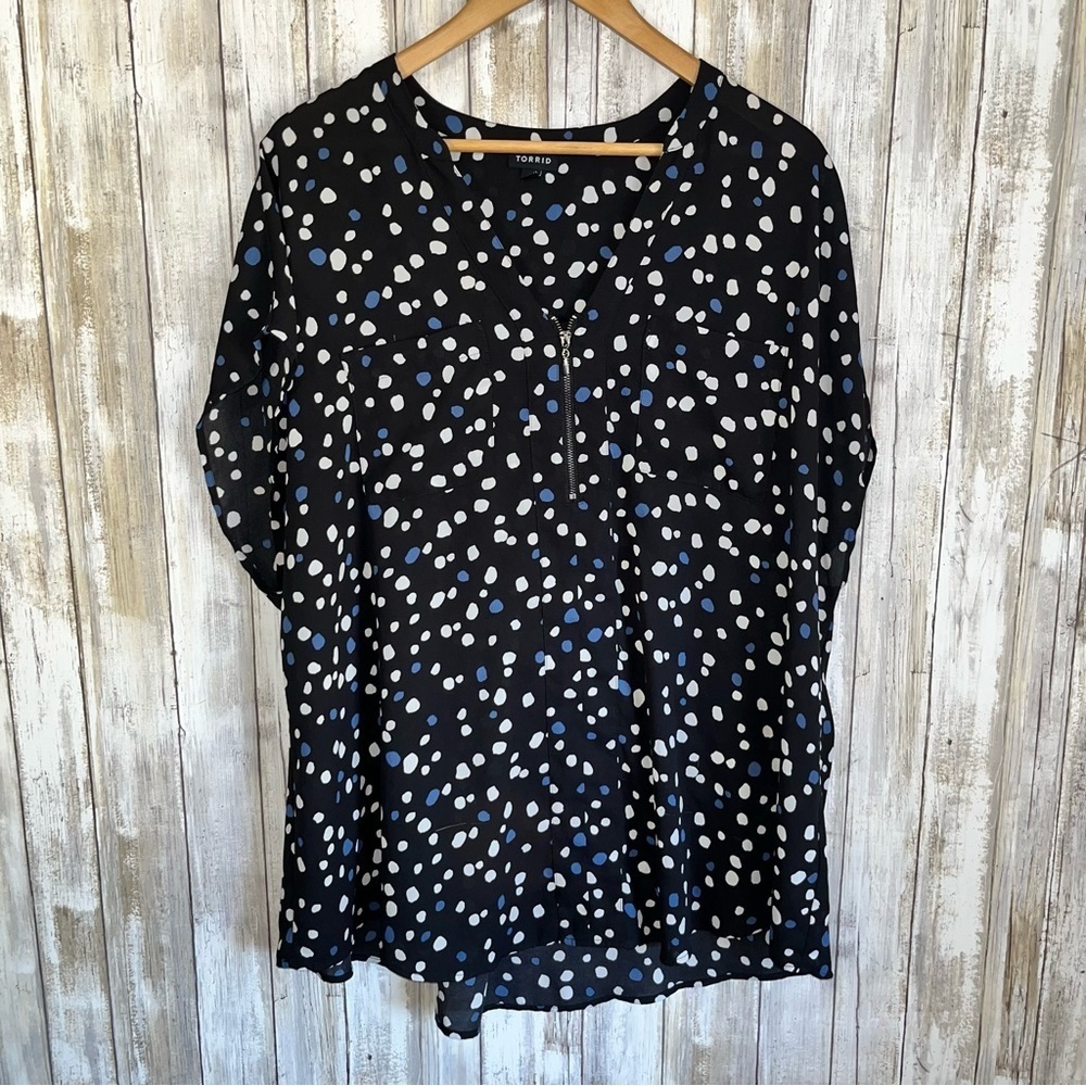 Torrid Black Blue Polka Dot Georgette Blouse Zip Front Dolman Sleeve 2X Plus - Picture 2 of 8